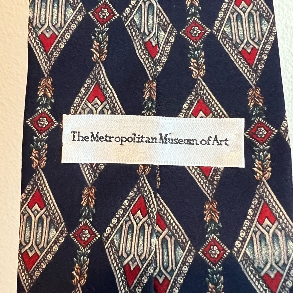 THE METROPOLITAN MUSEUM OF ART MULTICOLOR Geometric Designer 100% SILK NECKTIE